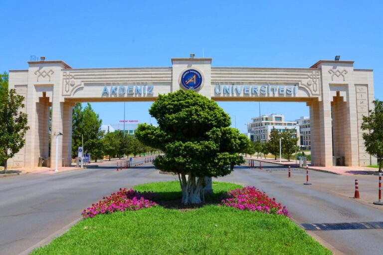 Akdeniz Üniversitesi’nde yemekhaneye yüzde 133 zam!