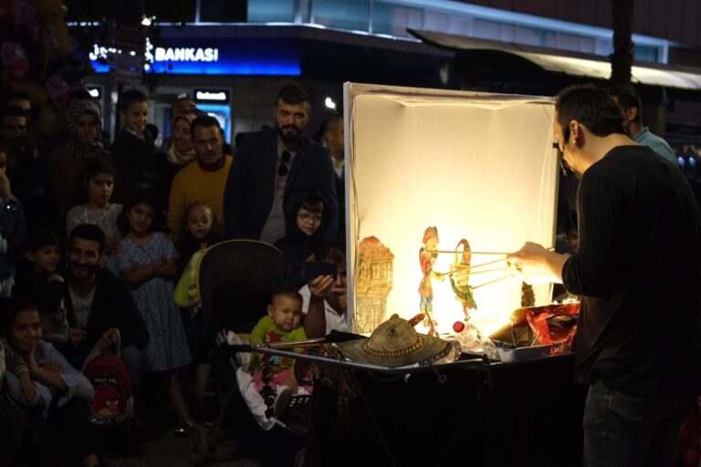 Karagöz’den Lucifer Lütfü’ye: İzmir’de gölge sanatına yoğun ilgi